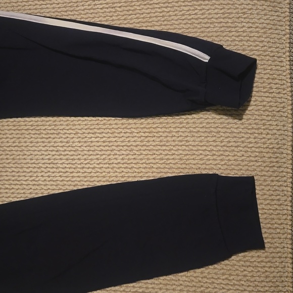 Ladies track suit from Guess - Picture 3 of 8